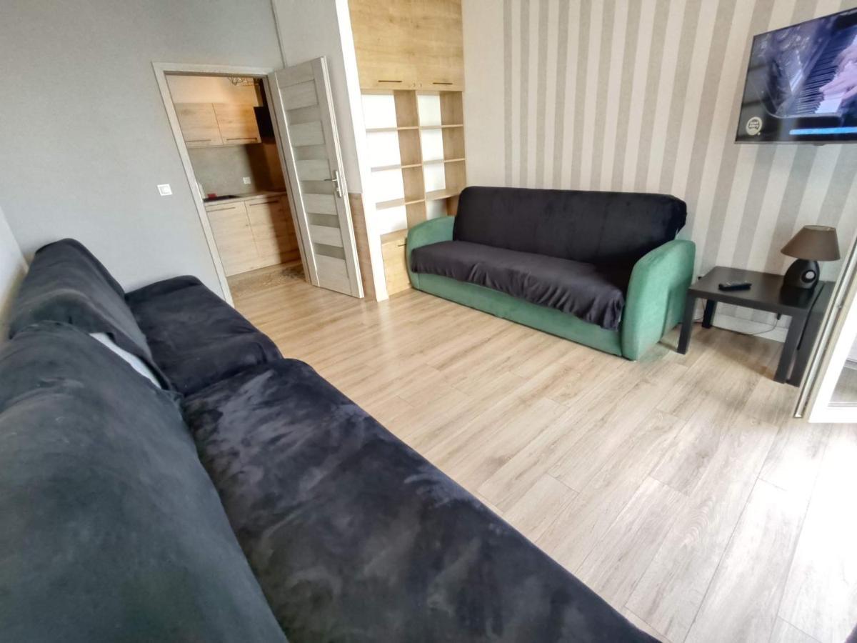 1120 Smialego 41 - Tanie Pokoje W Apartamencie - Samodzielne Zameldowanie - Self Check In Poznan Exterior foto
