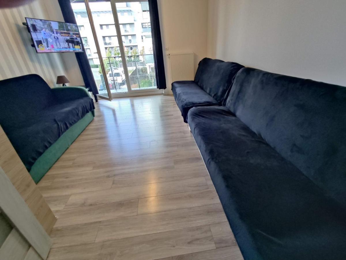 1120 Smialego 41 - Tanie Pokoje W Apartamencie - Samodzielne Zameldowanie - Self Check In Poznan Exterior foto