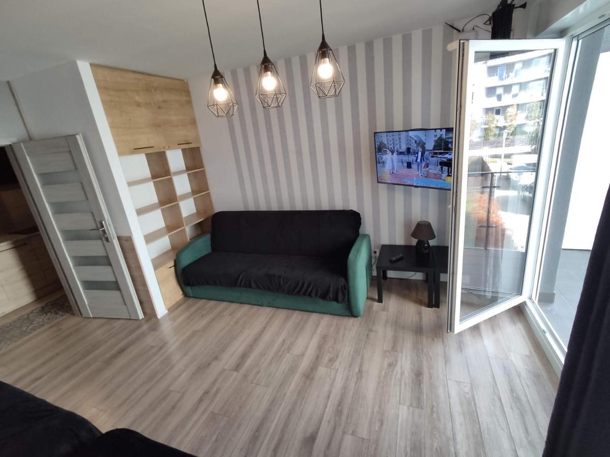 1120 Smialego 41 - Tanie Pokoje W Apartamencie - Samodzielne Zameldowanie - Self Check In Poznan Exterior foto