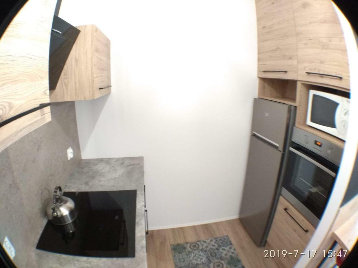 1120 Smialego 41 - Tanie Pokoje W Apartamencie - Samodzielne Zameldowanie - Self Check In Poznan Exterior foto