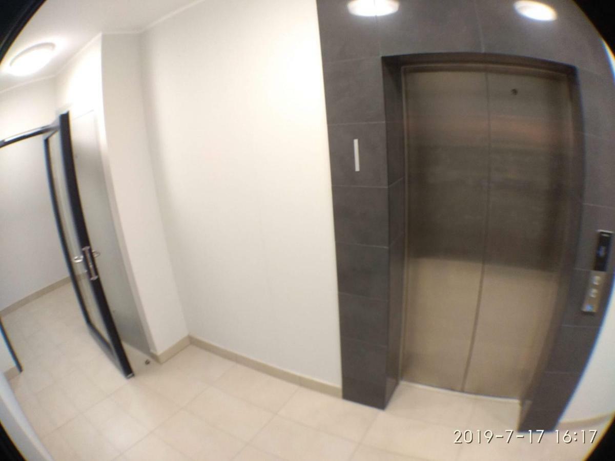 1120 Smialego 41 - Tanie Pokoje W Apartamencie - Samodzielne Zameldowanie - Self Check In Poznan Exterior foto