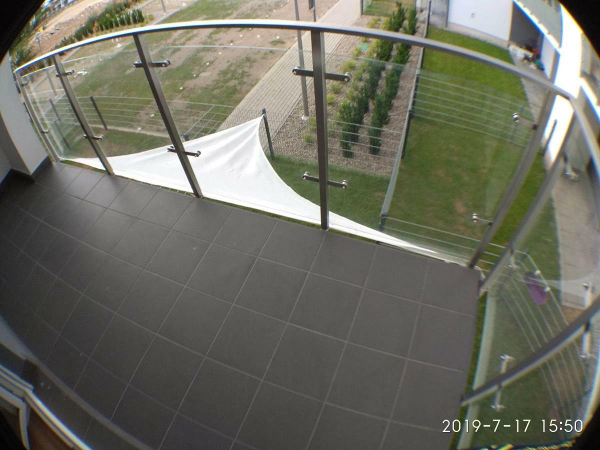 1120 Smialego 41 - Tanie Pokoje W Apartamencie - Samodzielne Zameldowanie - Self Check In Poznan Exterior foto