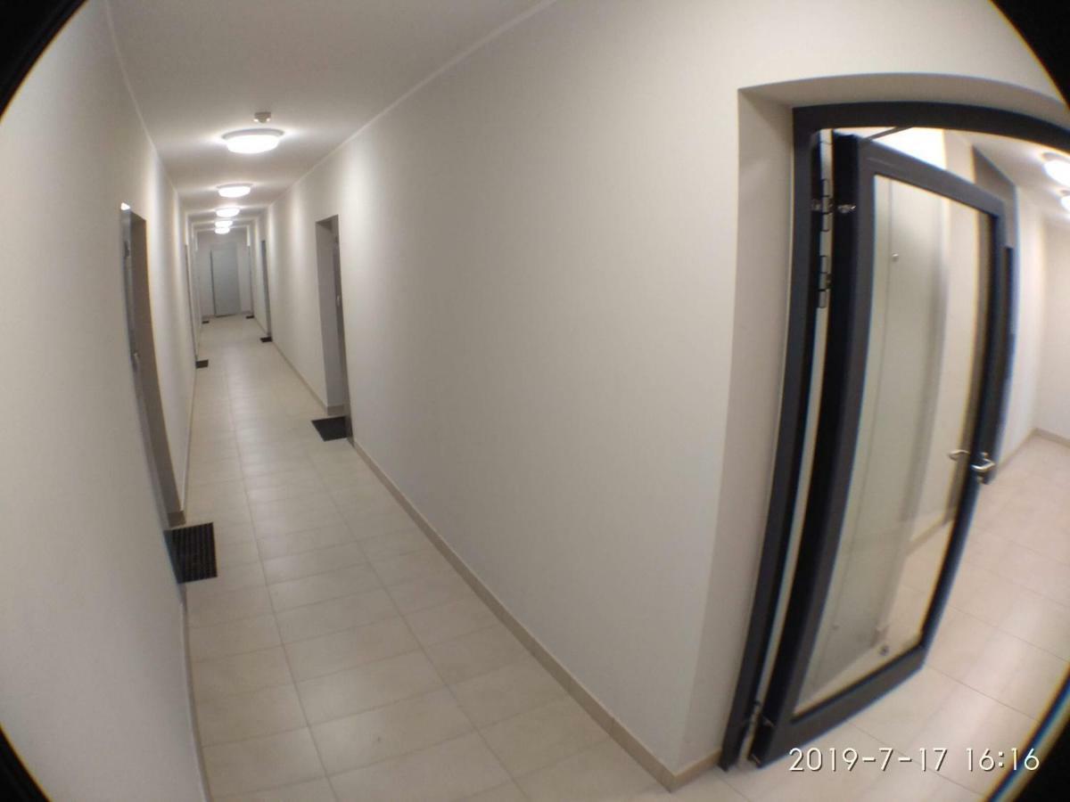1120 Smialego 41 - Tanie Pokoje W Apartamencie - Samodzielne Zameldowanie - Self Check In Poznan Exterior foto